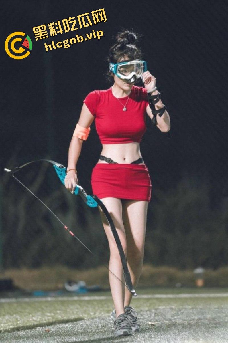 又见新“运动媛”引争议：明为射箭 实钓鱼？-5