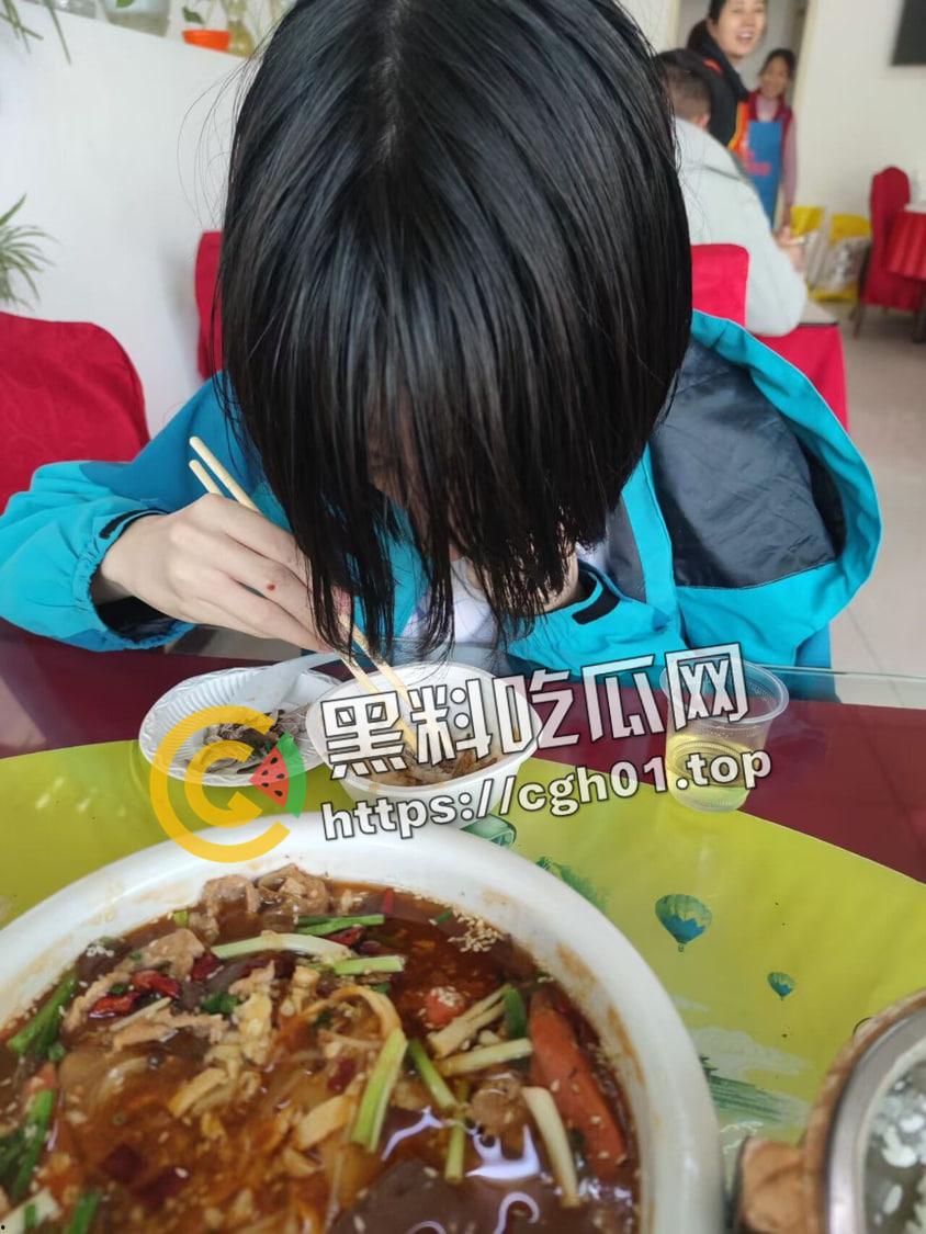 网友奔现惊现小男娘 直呼捞着了 同居后发现 牛子比自己都大 这不必爽文还刺激-10