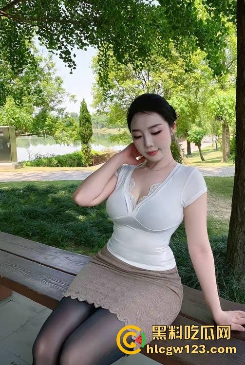 抖音高颜值网红【豆豆红儿】极品身材爆乳骚婊 酒店伺候金主爸爸 被疯狂后入爆操 做爱视频流出!-4