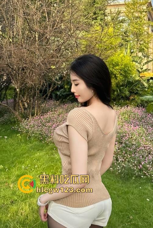 抖音高颜值网红【豆豆红儿】极品身材爆乳骚婊 酒店伺候金主爸爸 被疯狂后入爆操 做爱视频流出!-7