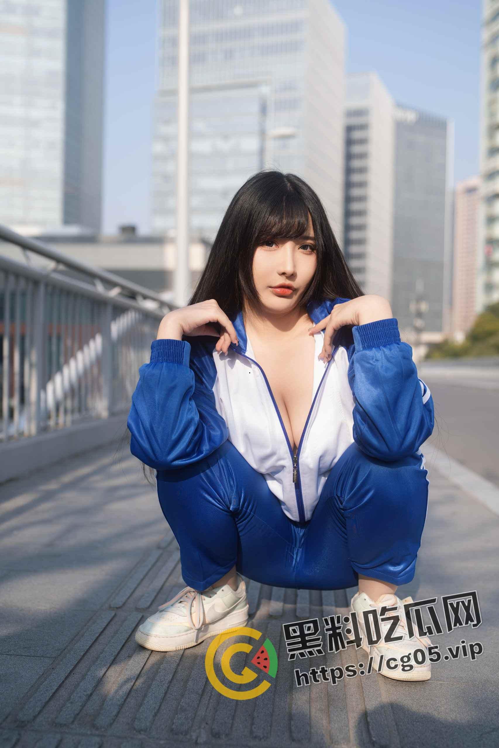 抖音 b站热门网红 【糖果果】人气【金广发女郎】土豪定制流出 大胸荡漾 肥美鲍鱼 舰长福利喷血套图-5