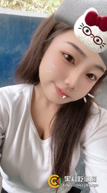 网友60块买快手小网红【茉姑娘】不雅视频被坑惨,摸奶视频一堆连逼都没见着,这婊子曝光活该!-7