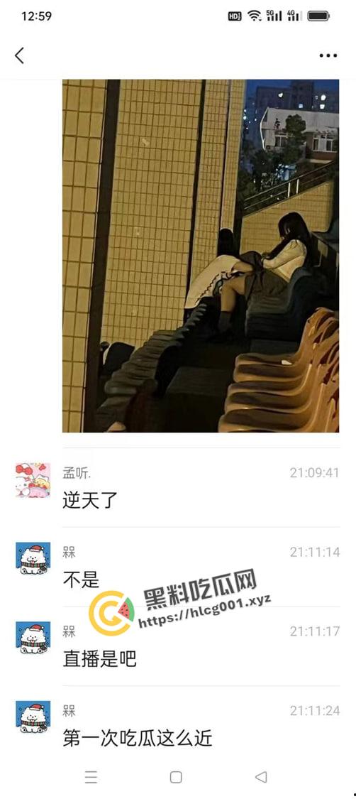 武汉东湖学院 小情侣操场缠绵 男生给女生疯狂舔逼  年轻人这么饥渴嘛  最佳视角现场直播-2