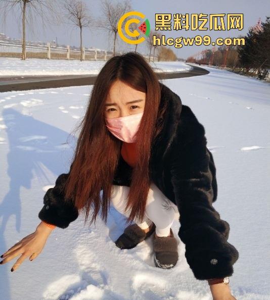 公司团建狗男女集体约炮狂欢，人妻女同事酒店里被操到天昏地暗，别人的老婆成了泄欲玩物，骚得比外围还放得开！-1