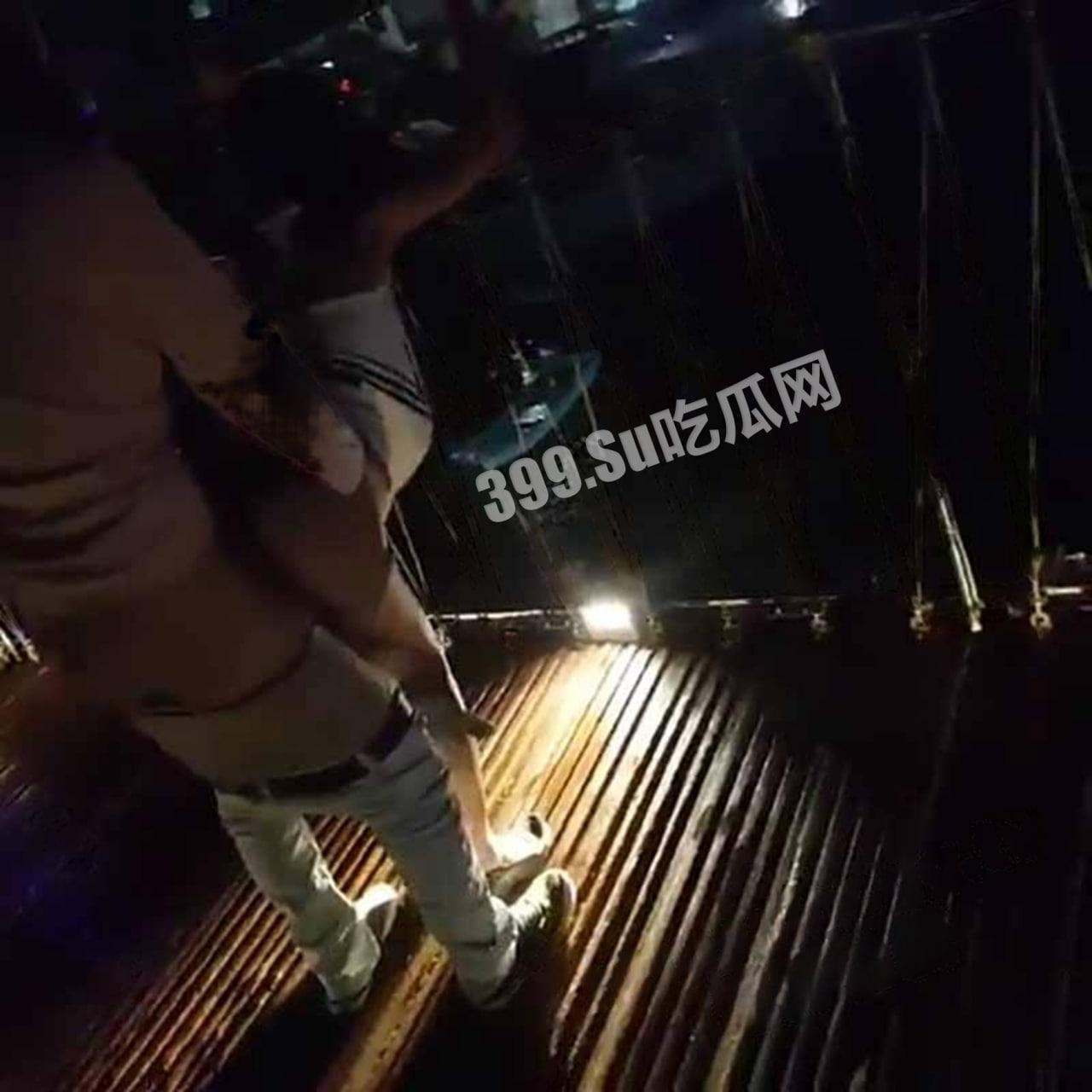 野外大胆系列 台湾新店碧潭桥完整版 来一场激情刺激的桥震吧-1