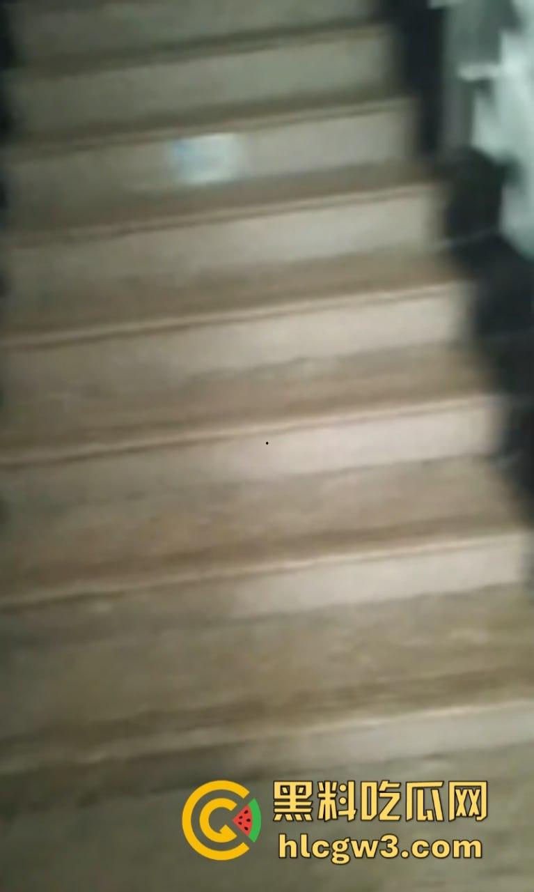 屎不可挡！浙江温州医学院男生宿舍水管爆裂屎花满天飞 这下可要与屎共眠了！-1