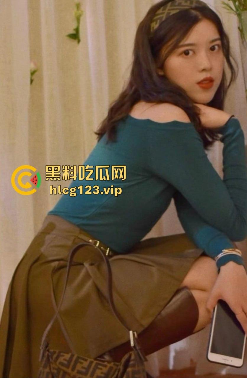 搭讪大神搞定复旦女博士！外表端庄，见到大鸡巴直接含嘴里，酒店里浪叫不停！-9