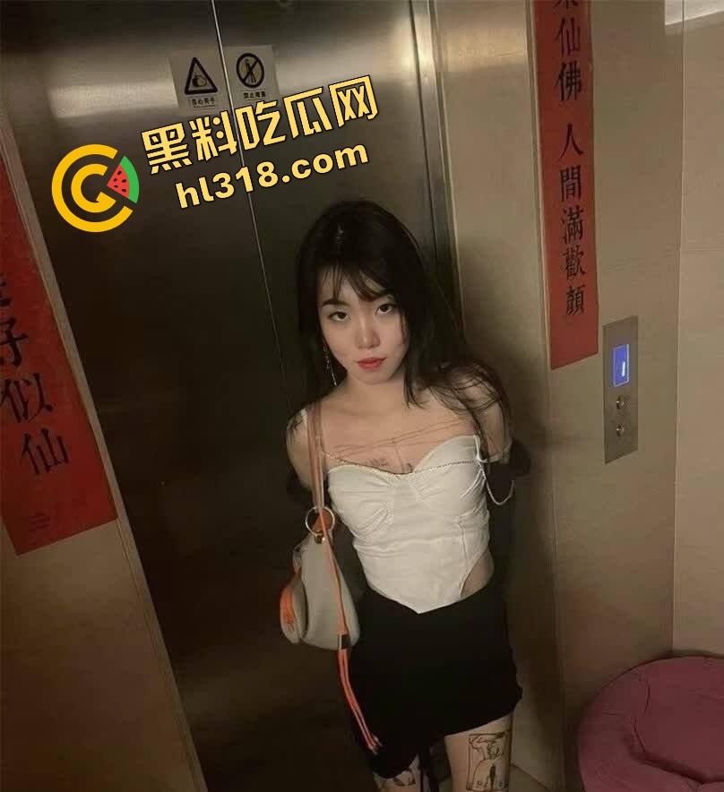 北京昌平98年骚货『孙晔子』裸身电梯诱惑、楼梯间后入被操成水管,内射后还夹着精液打卡上班!-1