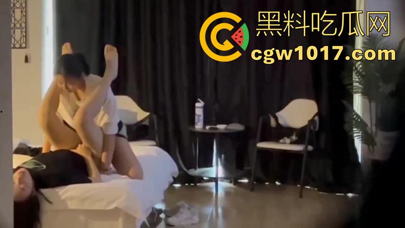 酒店实录偷拍女同大学生,高颜值美腿嫩妹,私下竟是女同,酒店戴假屌双女淫乱,场面超刺激!-7