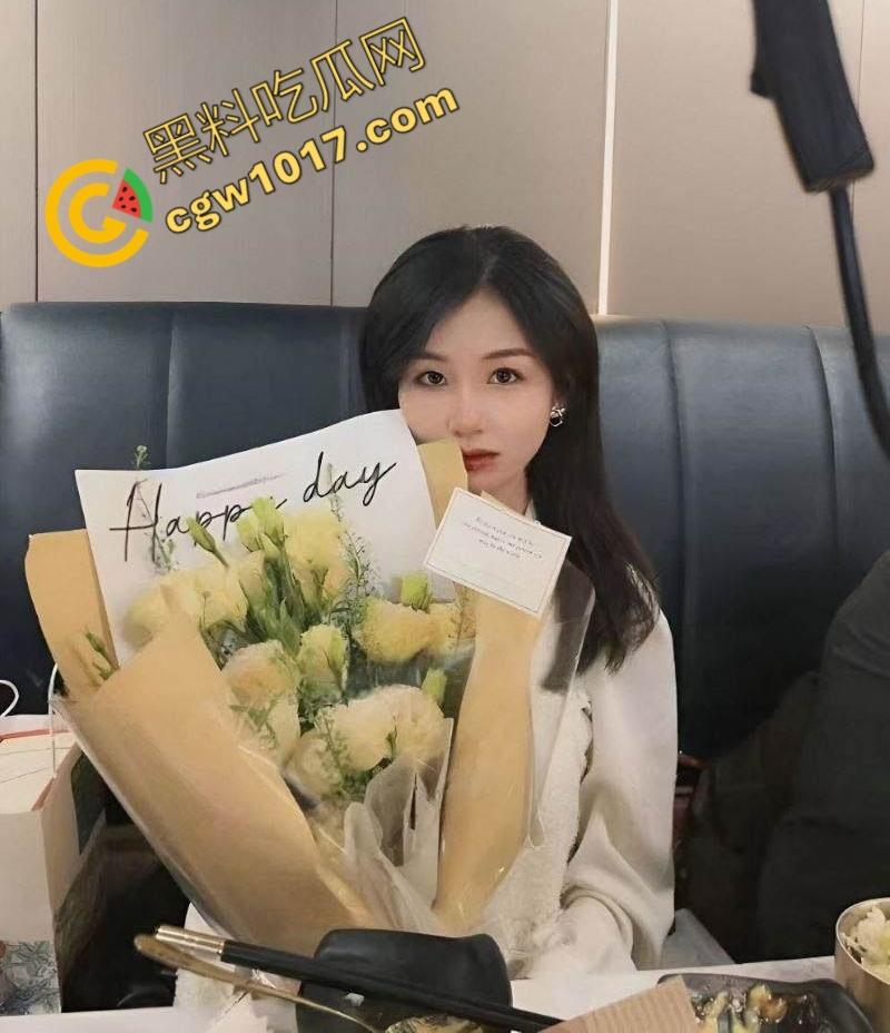 洛阳教育圈惊爆大瓜！正仁教育风骚人妻【昌佳甜】醉酒被领导酒店爆操，翘臀粉穴肆意把玩-1