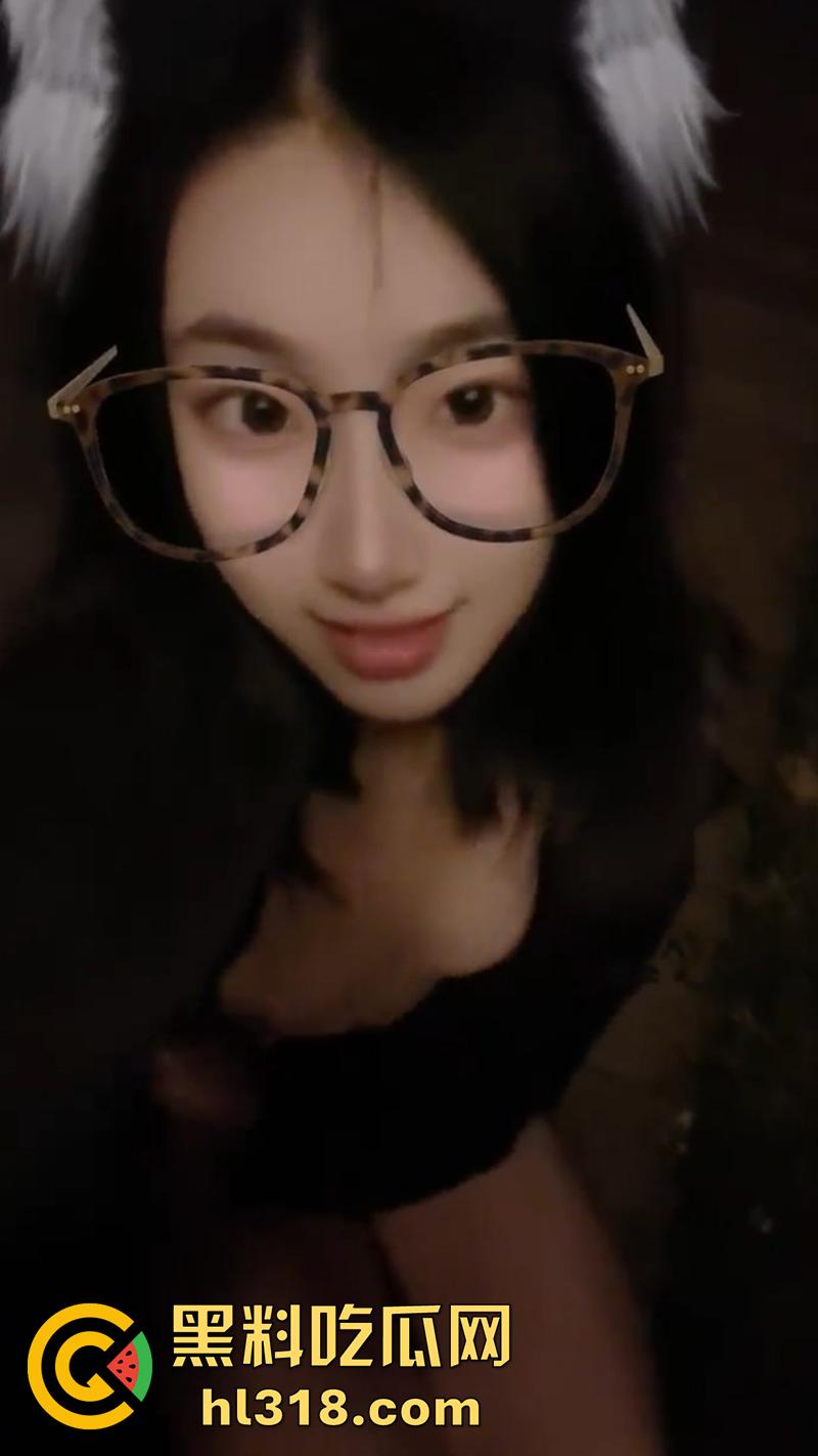 苏州大学178cm顶级身材女神【濑濑】,身材高挑腿长逆天,被土豪调教自慰露出,全裸游走大学校园!-1