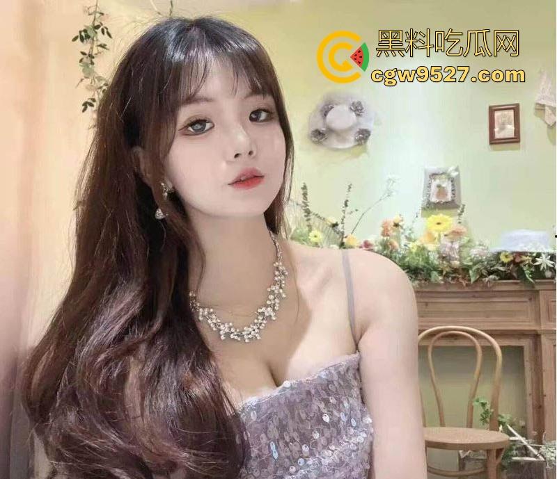 山西清纯嫩妹【林佳艺】 从清纯的少女到骚货反差惊人，露脸展示高超口交技巧，口交骑乘后入玩法多样！-6