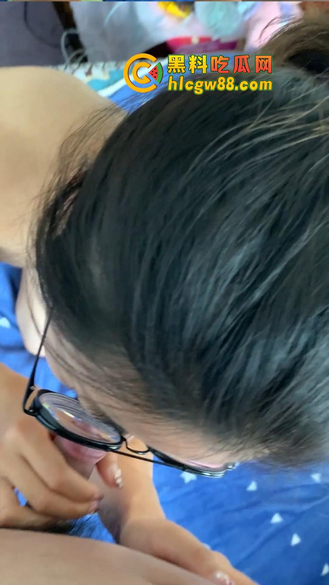 广东普宁共享单车都能骑出艳遇?随手搭讪个眼镜妹,结果一路聊回家被反差骚货直接给日了!-5