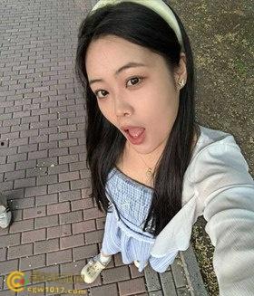 宁夏银川长腿美女【郝丹】，身材火辣性感，白丝美腿女仆制服，沙发无套轻操慢插嫩穴，全程娇喘连连 ！-1