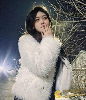 宁夏银川长腿美女【郝丹】，身材火辣性感，白丝美腿女仆制服，沙发无套轻操慢插嫩穴，全程娇喘连连 ！-3