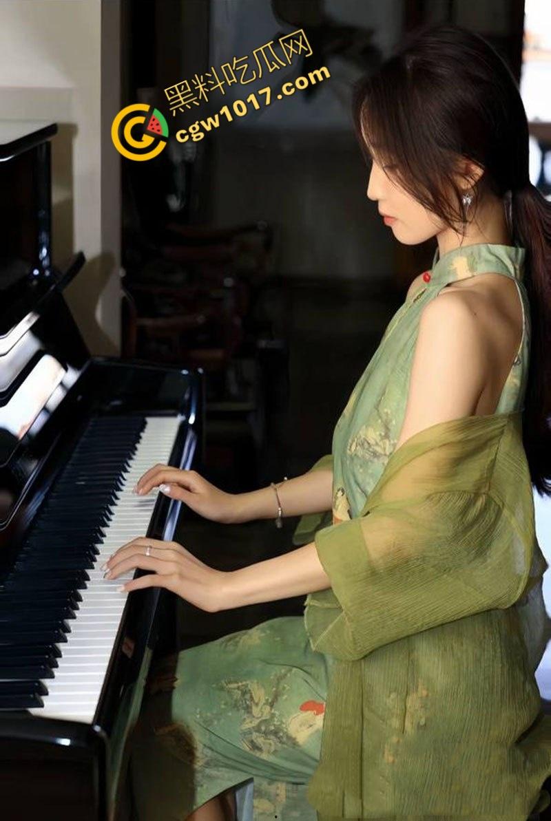 广东校花【羽欣晴】白天纯情学生，夜晚深喉神技，蜜口舔吞吸取精液，喷溅喉咙，诱惑无限，骚劲儿直冲天际-2