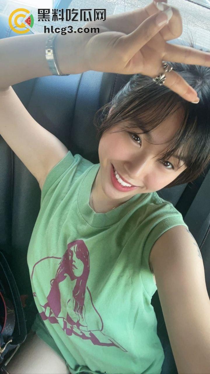 【极致诱惑】极品白嫩酮体任男主调教，无套内射场面火辣，引爆全网！-2