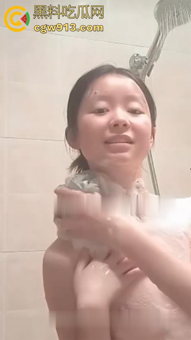 重庆文理学院物流工程【秦子倩】，出轨体育生被曝光，学霸母狗自拍洗澡，露脸骑乘叫声娇媚销魂！-10