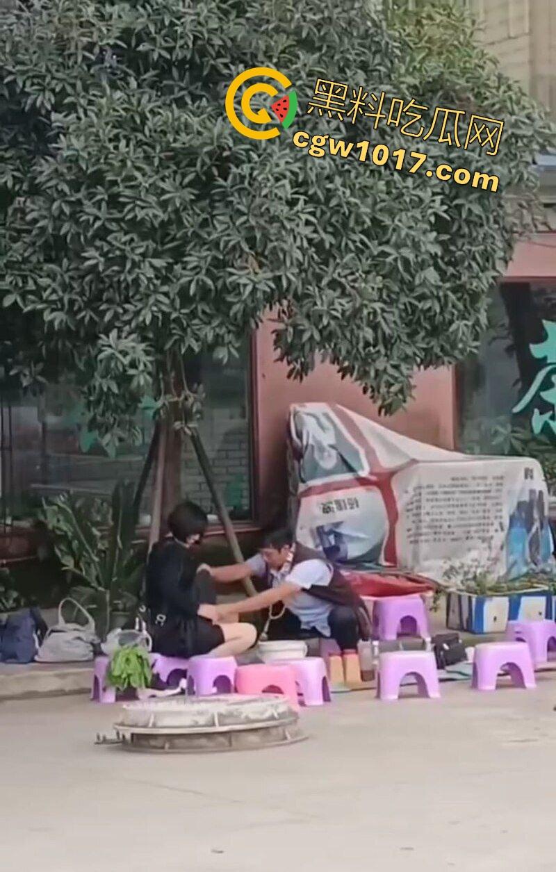 公园摆摊算命，算命大师哄骗极品小仙女，揉胸抠穴就能断知福祸，趁机揩油过足手瘾，我现在学算命来得及吗？-5