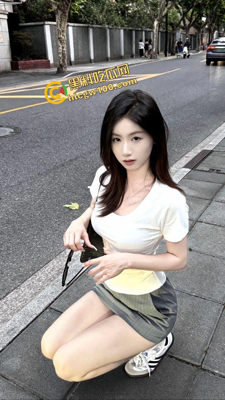 长沙职业学院反差女友粉逼肉便器『蒋雨婷』宿舍抠逼发骚 腰窝骚臀跪地让大哥后入！原创独家流出！-1