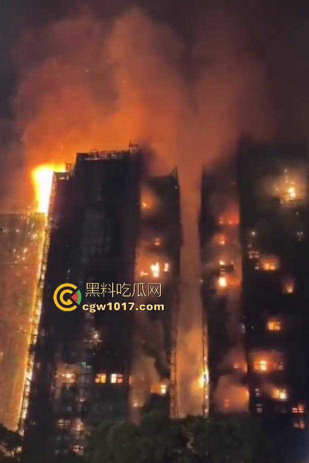11月26日香港大埔宏福苑五级大火，维修外墙竹架起火不阻燃材料猛烧7栋31层大楼，要不是材料劣质能起火吗？-4