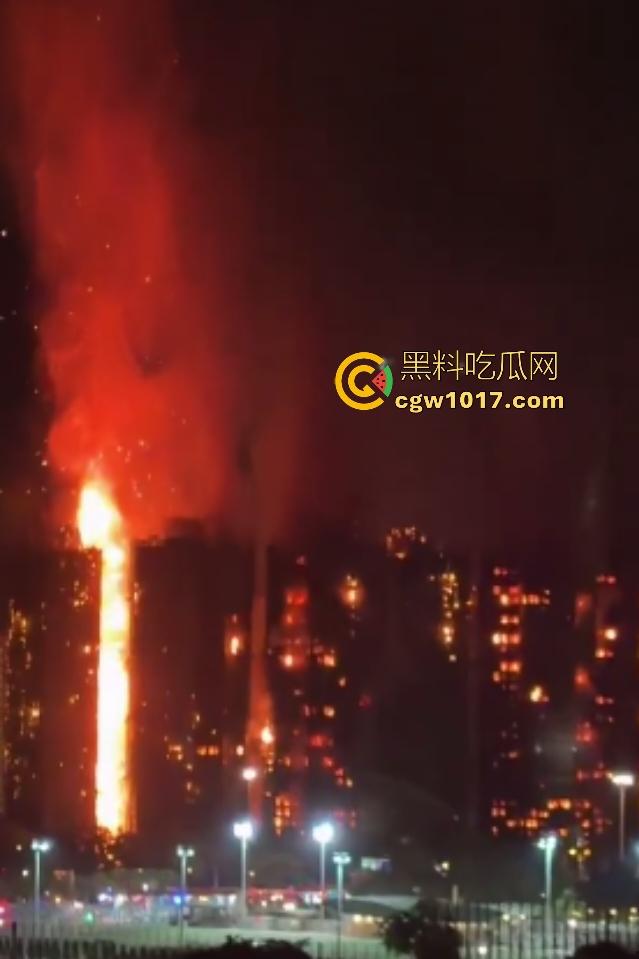 11月26日香港大埔宏福苑五级大火，维修外墙竹架起火不阻燃材料猛烧7栋31层大楼，要不是材料劣质能起火吗？-5