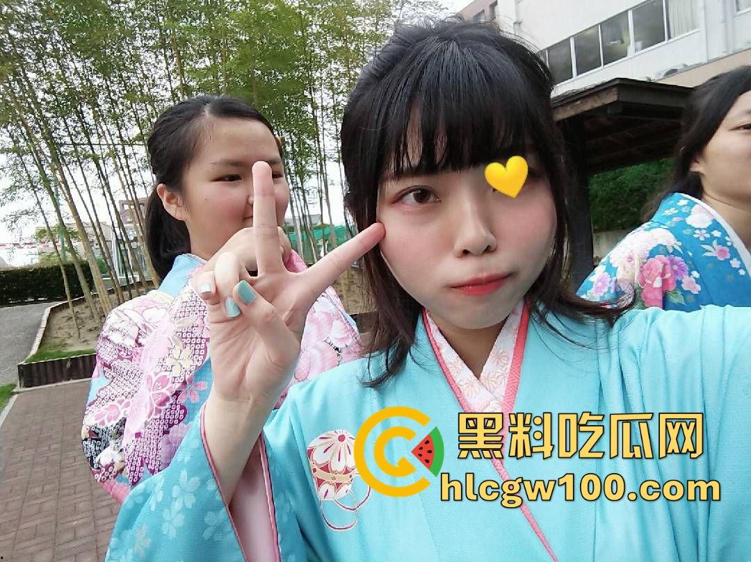 可爱COS！广东工商学院大一学妹【伊妍祺】与男友性爱记录曝光，白虎少女居然需求这么大 内容劲爆！-8