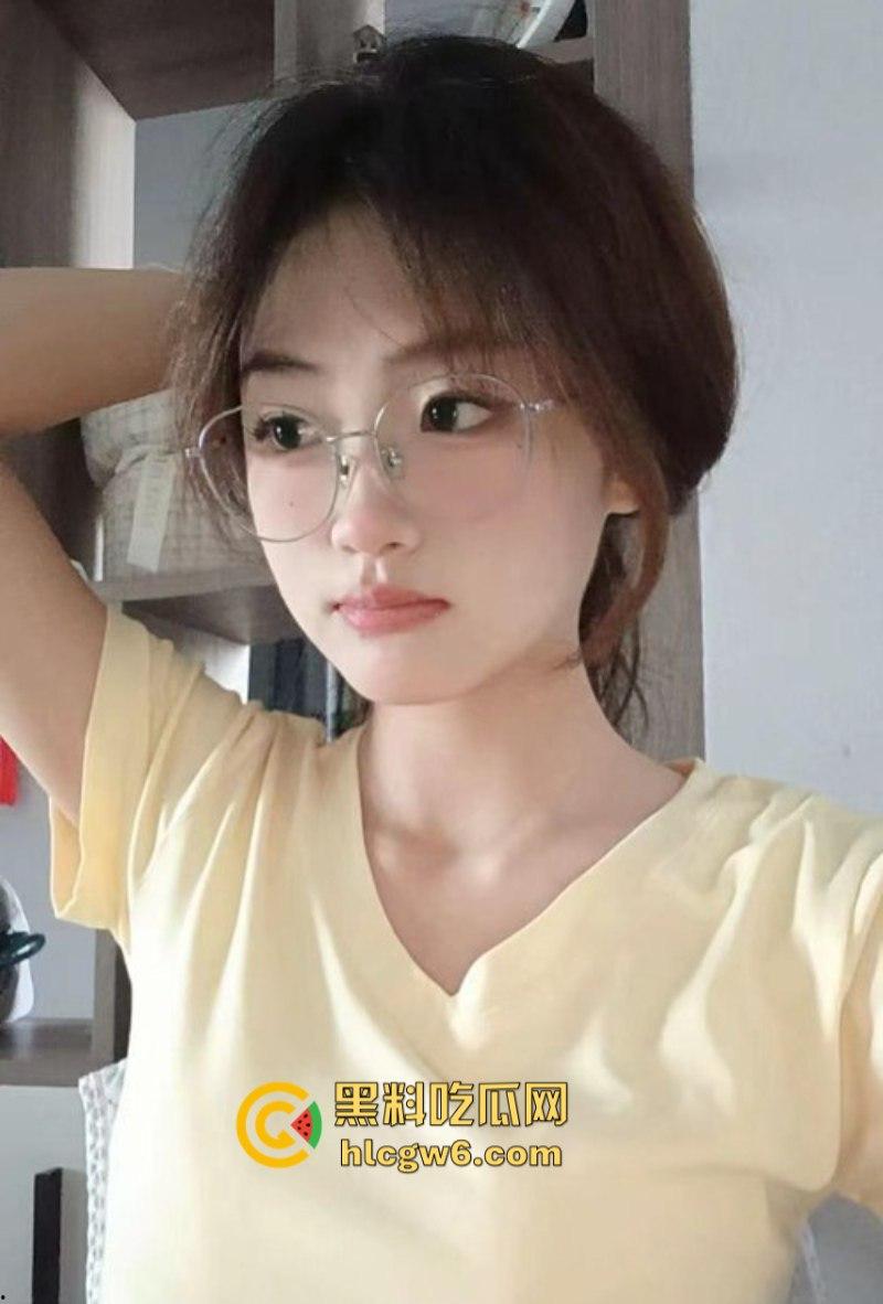 贱逼母狗仅操一次就卷钱跑路 云南财经职业学院【王馨悦】卖逼骗钱被富二代实名曝光 全校震惊！-6