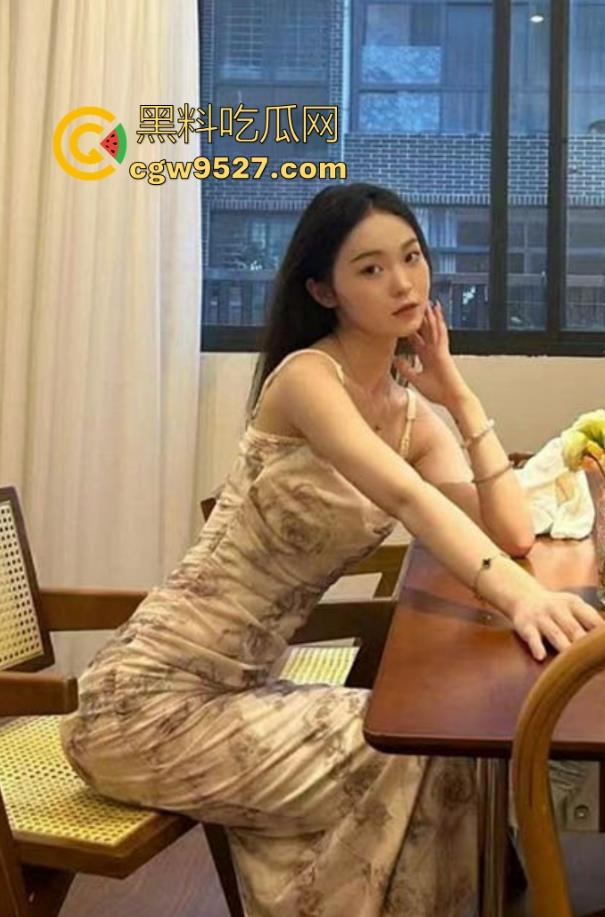 浙江工商大学高颜值女神【严妍】跟男友性爱视频曝光，御姐气质风情万种，黑丝露脸撸管必备的性感尤物！-3