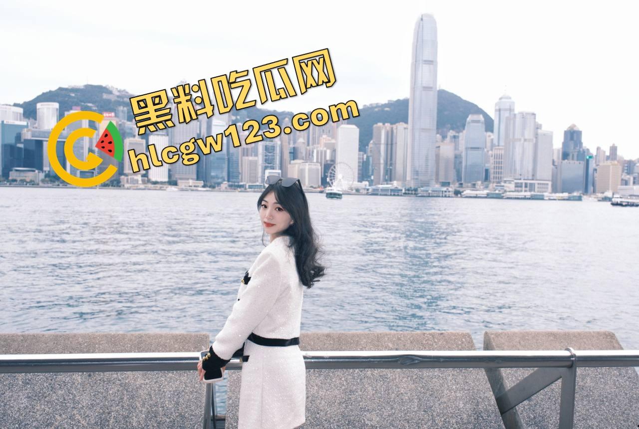 民宿开房无套爆操啪啪啪啪正激烈，换姿势换到发现针孔摄像头，女的还没高潮，摄像头先翻车！-1