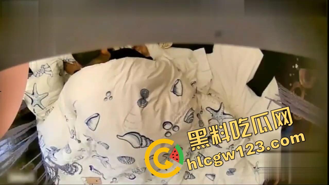 民宿开房无套爆操啪啪啪啪正激烈，换姿势换到发现针孔摄像头，女的还没高潮，摄像头先翻车！-8