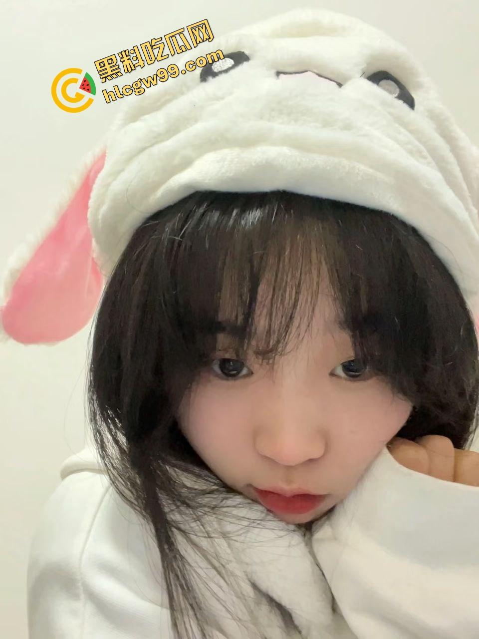 南宁第四职业反差职高妹【刘静】与精神小伙酒店刺激做爱，排队等操加油助力！独家曝光流出！-4