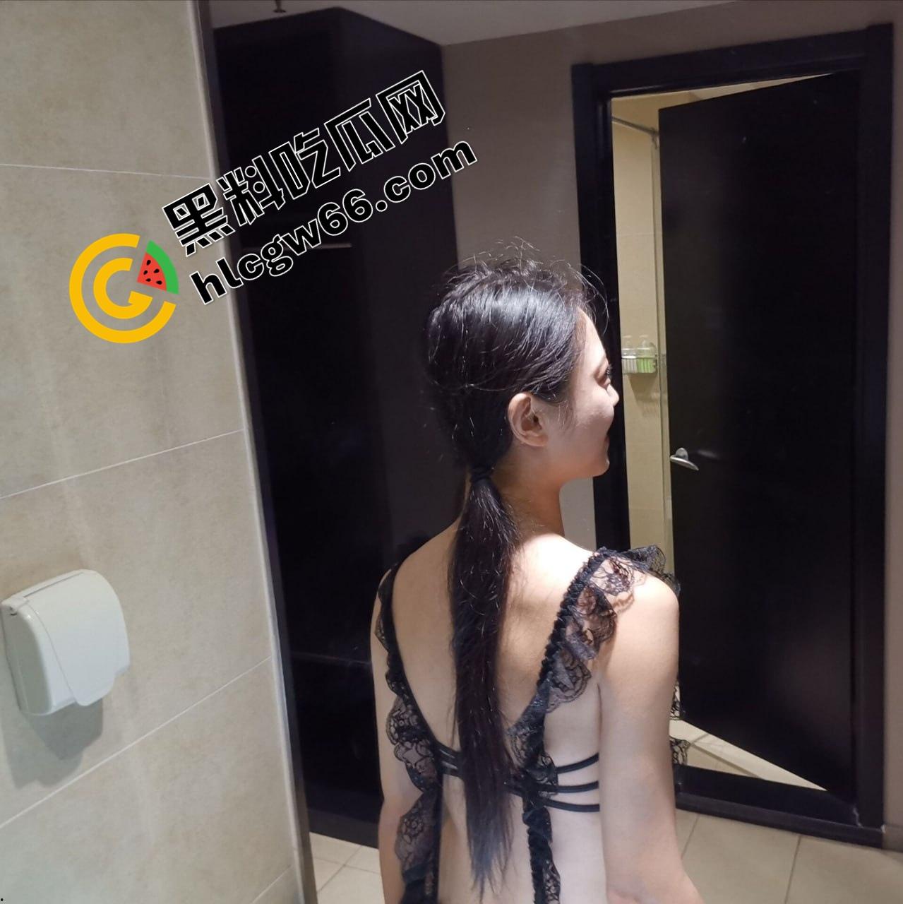 扬州骚货【孙小霄】白丝制服大浴缸操到嗷嗷叫，男友是龟男还敢炫耀女友活好给兄弟看！-3