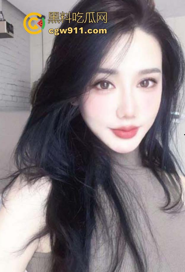 海角乱伦,趁姐姐洗碗的时候,拉下她的红色内裤,扣出水后爆操她,后入推臀无套内射!-2