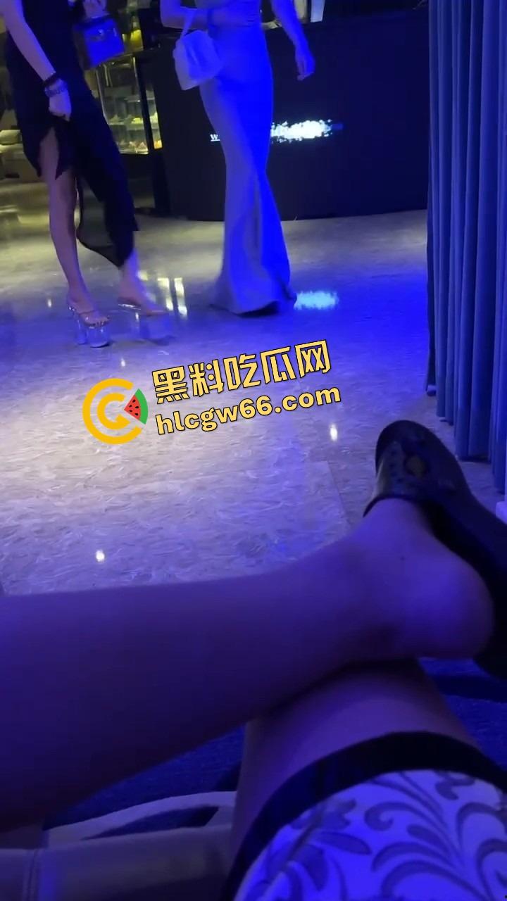 高端技师就是不一样，能用头给你按摩！周五放松一下，奶子在眼前晃，头在下面动，舒爽到灵魂发麻！-5