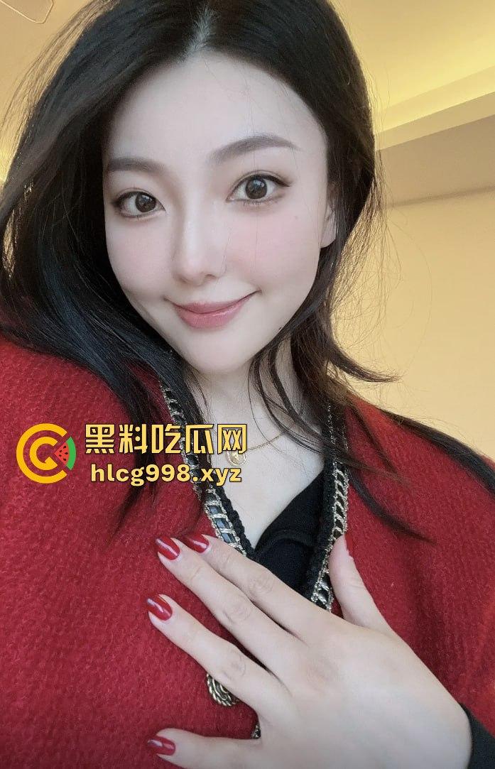 抖音1万粉丝小网红【偷走一头猪猪】!清秀女神转型黄播,啤酒瓶激情自慰,长腿裸舞跳得你直上头!-8