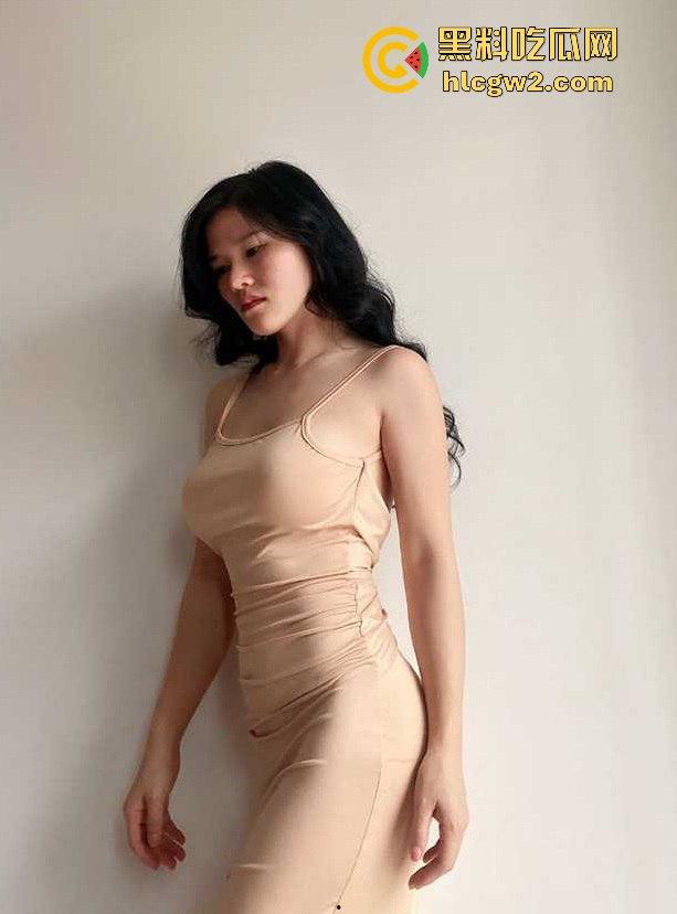 人妻【董佳音】老公不在家，soul上和网友裸聊视频曝光 ，假矜持后面骚到不行，尺度大到爆！-9