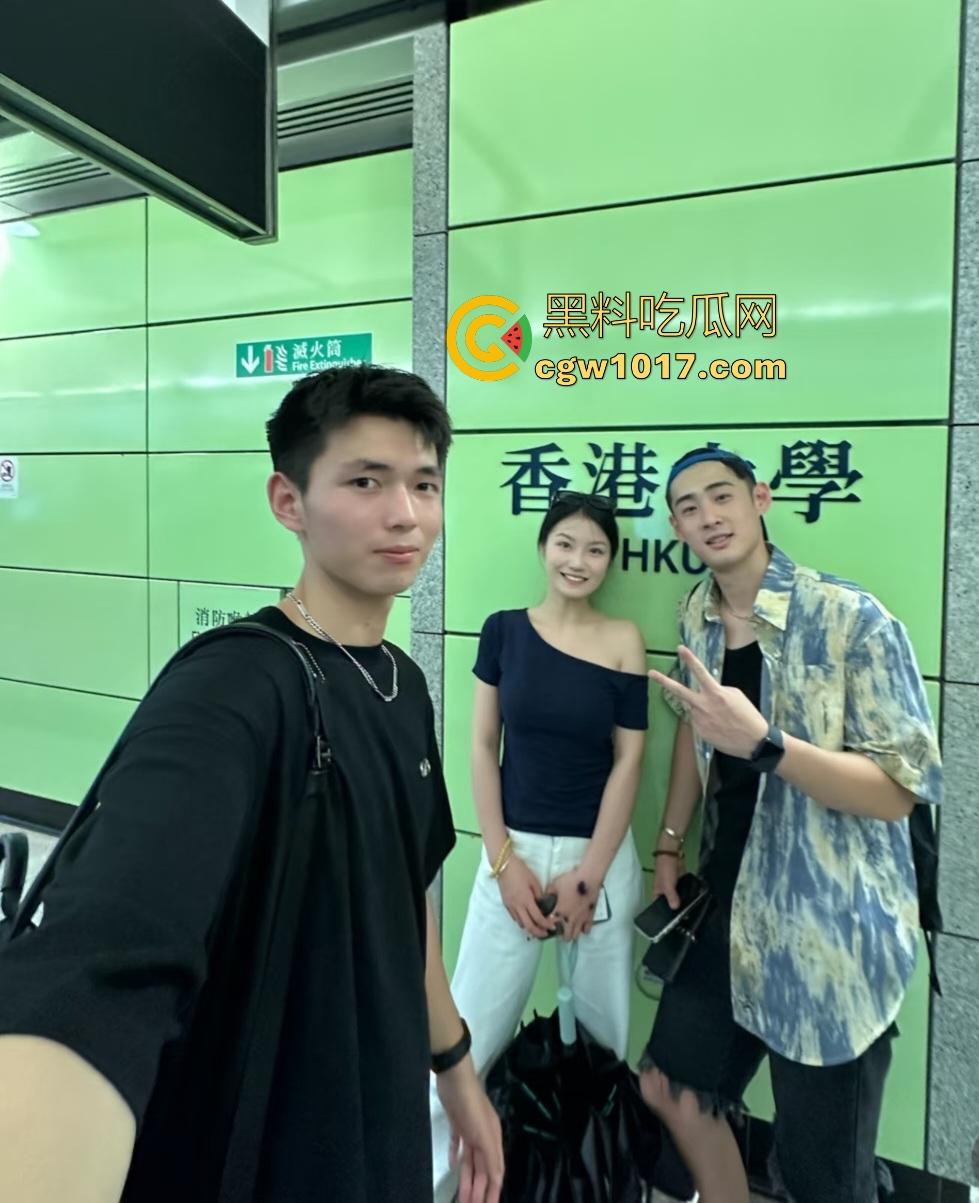 淫妻出轨单男大肉棒，绿帽老公秒变M竟帮单男口交，老婆黑丝换肉丝老公继续操，我看是这老公想出轨吧？-5