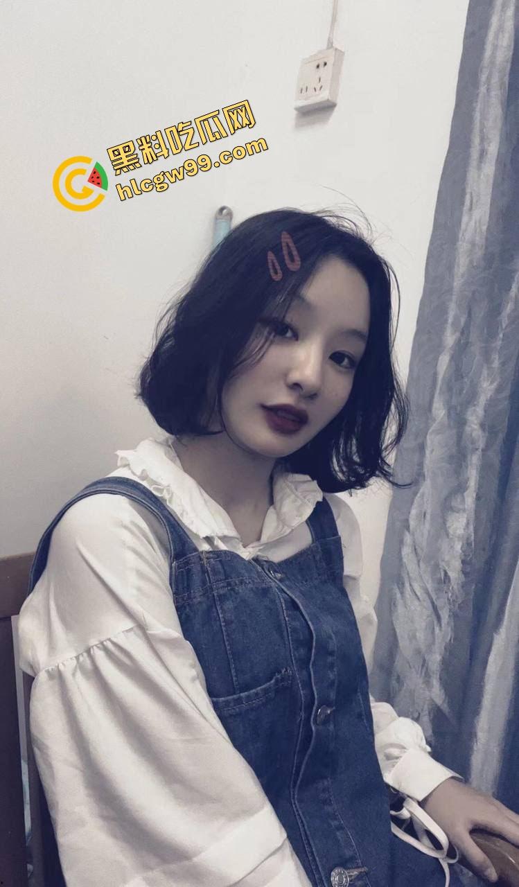 合肥科技职业反差婊骚货【李小雨】假期饥渴床上发骚，露奶露逼淫荡自拍！独家曝光流出！-4