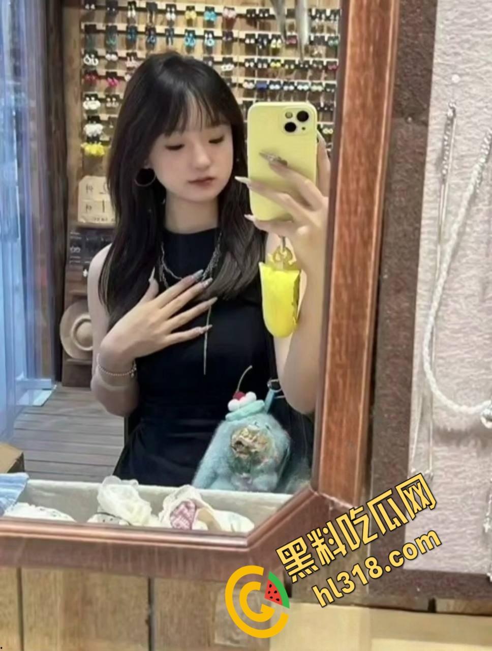 湖北经济学院【李媛媛】,大尺度自拍黑丝白丝自慰,蕾丝JK道具狂插骚逼,谁不想干嫩嫩小妹妹 !-2