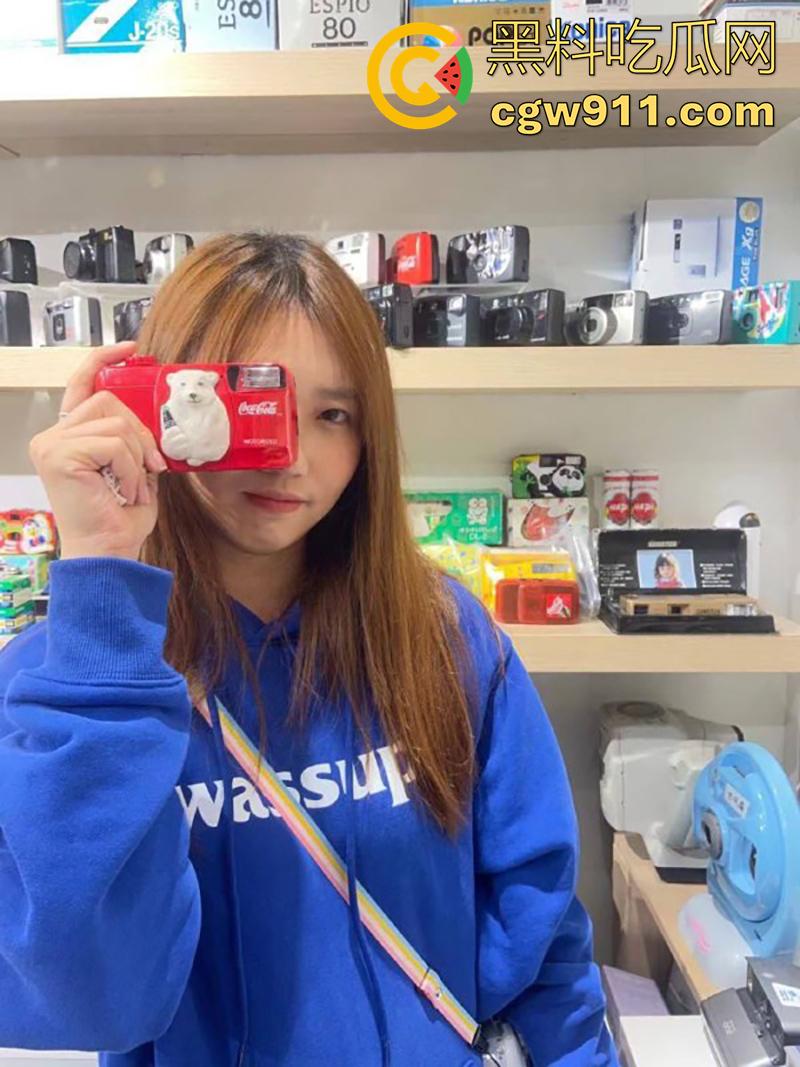 朋友的骚女友【闻玉静】，表面长腿女神，私下性奴母狗，偷偷在朋友手机里，发现骚逼的私拍，这绝对能威胁她一次吧！-3