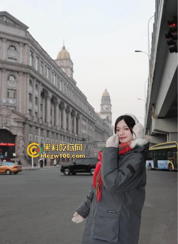 抖音网红『 一直丸』曝光，岭南职院清远校区陈佳怡靠旅拍上位，传言只要能带她旅游就能睡，现正陪金主哈尔滨狂欢！-4