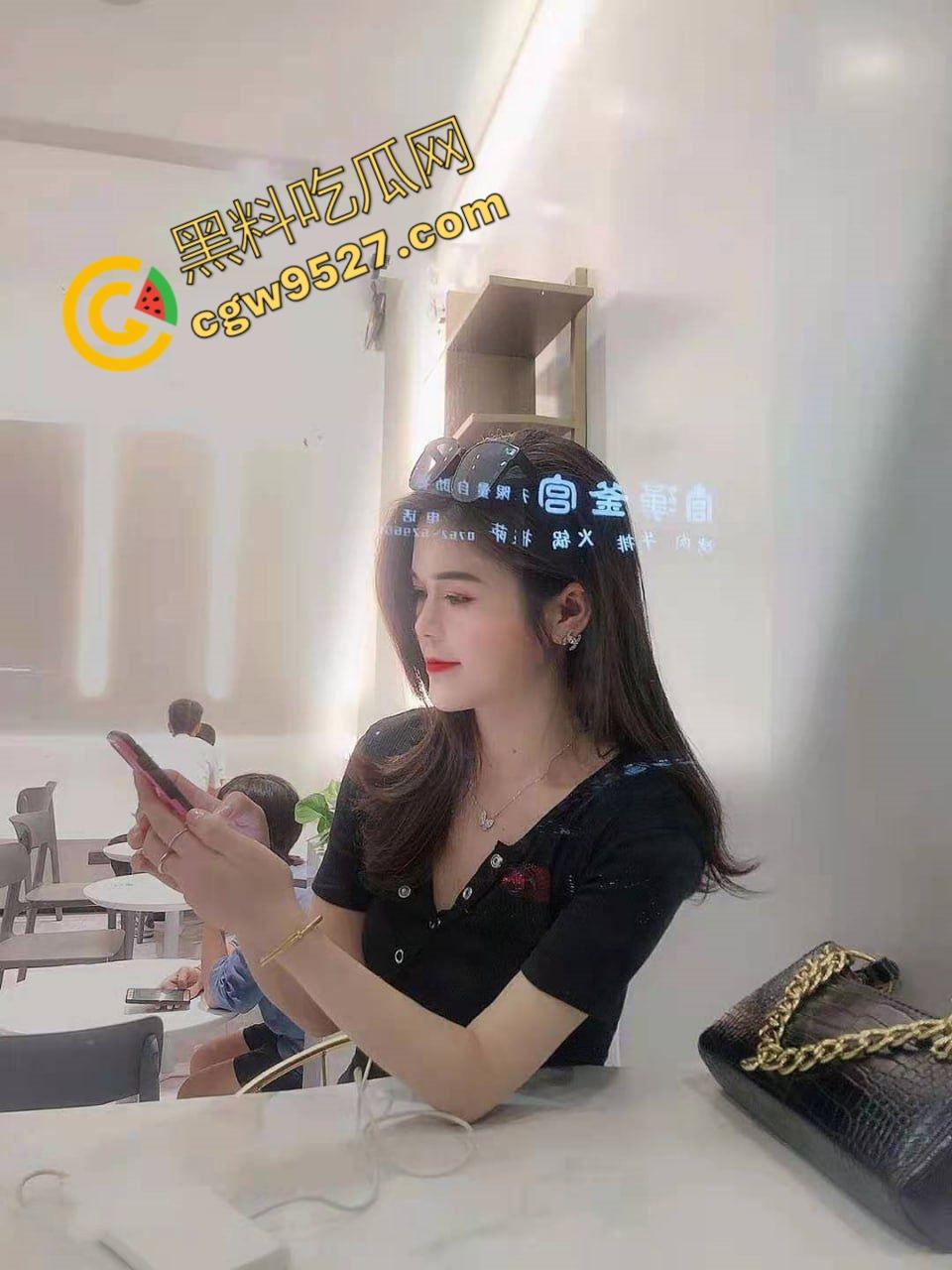 广东省河源市人妻胡玉梅傍大款私密视频流出！贤妻良母与放荡母狗无缝衔接， 身材一流，床上功夫更是了得-4