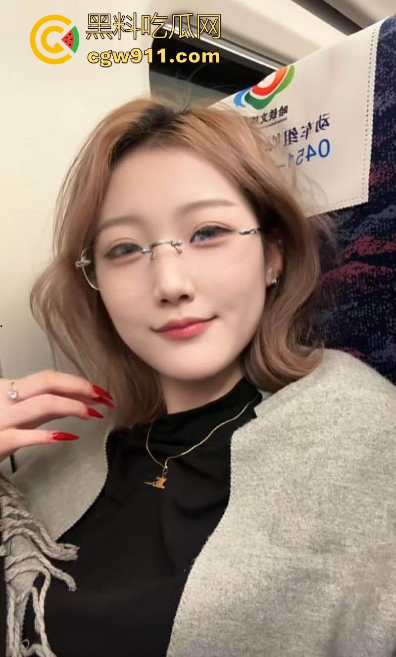 抖音直播做爱？高颜值淫荡骚逼【开心小椰子】直播与男友做爱娇喘，榜一大哥定制剧情淫叫入耳太上头！-2