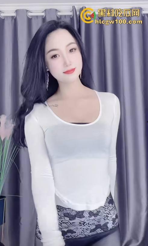 快手舞蹈主播【可可】定制视频流出，极品牛仔裤蜜桃臀，没想到小穴位雀黑。-8