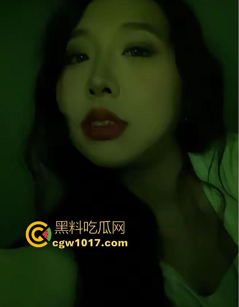 河北极品巨乳女友【林美慧】翘臀细腰奶子挺，劈腿露穴夹紧肉棒，脸穴同框日常骑乘榨精，没人能在她手上活过4分钟！-3