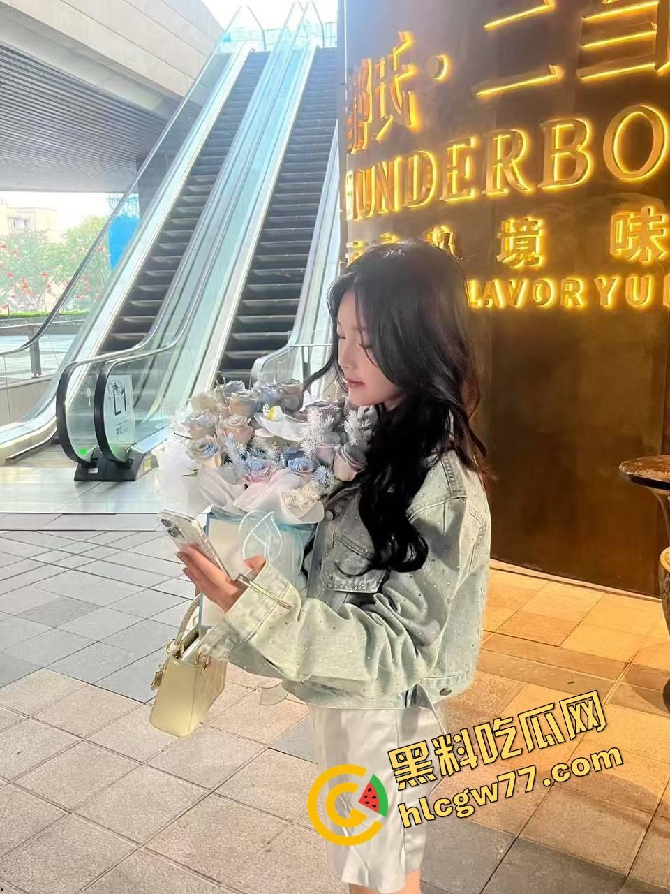 京城富哥G哥御姐嫩妹通杀调教，夜夜换女不重样，兄弟联动双人轮番喂鸡，豪宅开啪局征服全京骚逼！-2