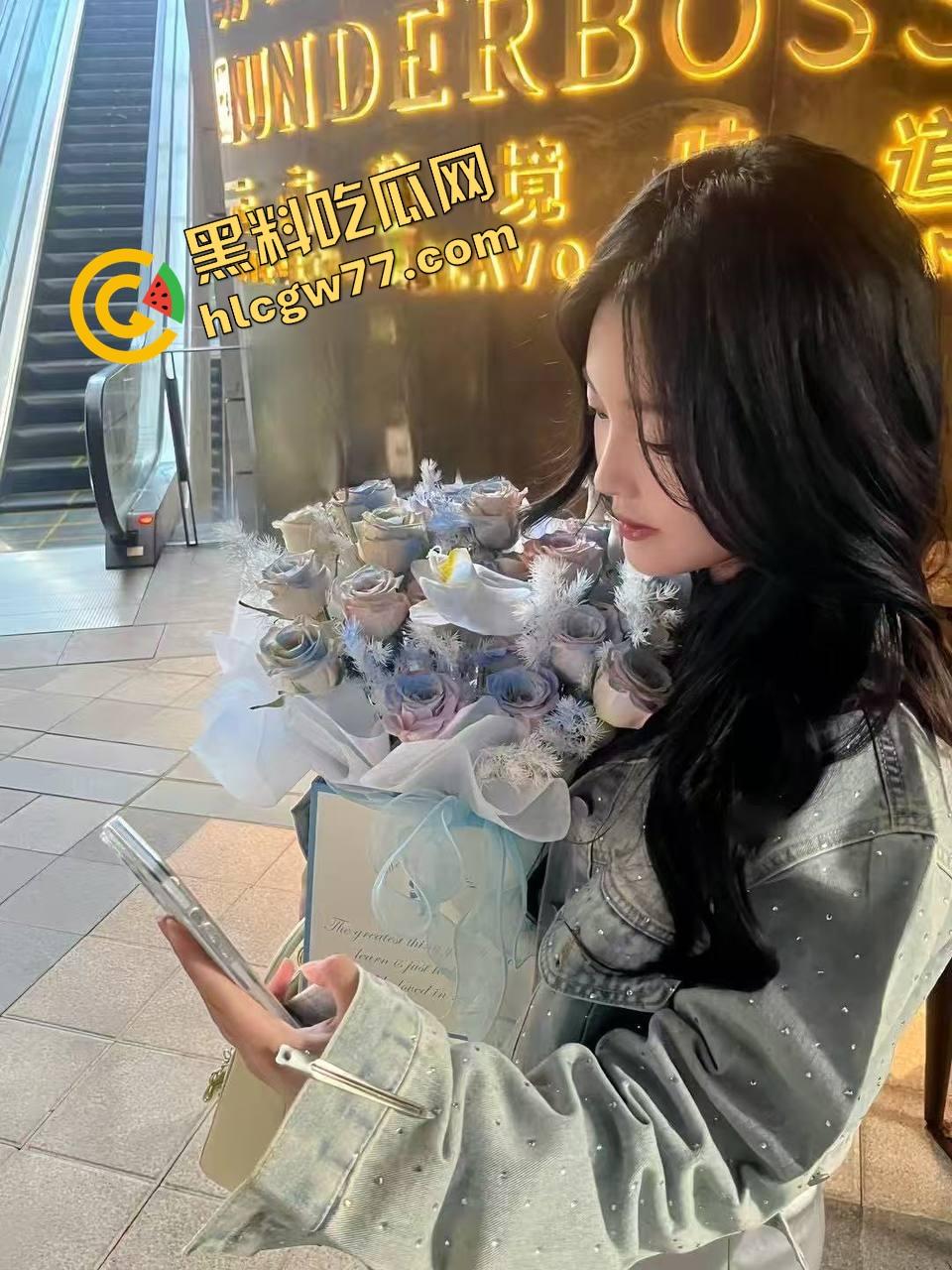 京城富哥G哥御姐嫩妹通杀调教，夜夜换女不重样，兄弟联动双人轮番喂鸡，豪宅开啪局征服全京骚逼！-4