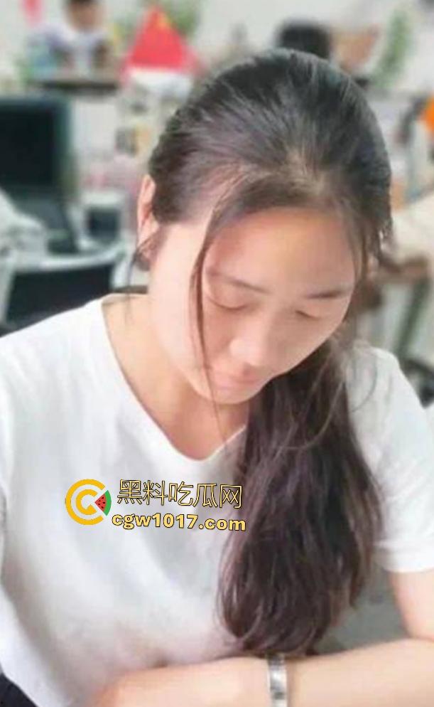 河南女教师【杨悦悦】约炮友，口交像吃了摇头丸狂摇，被后入差点吟诗，要是我有这种老师，还怕考不上清华？-5