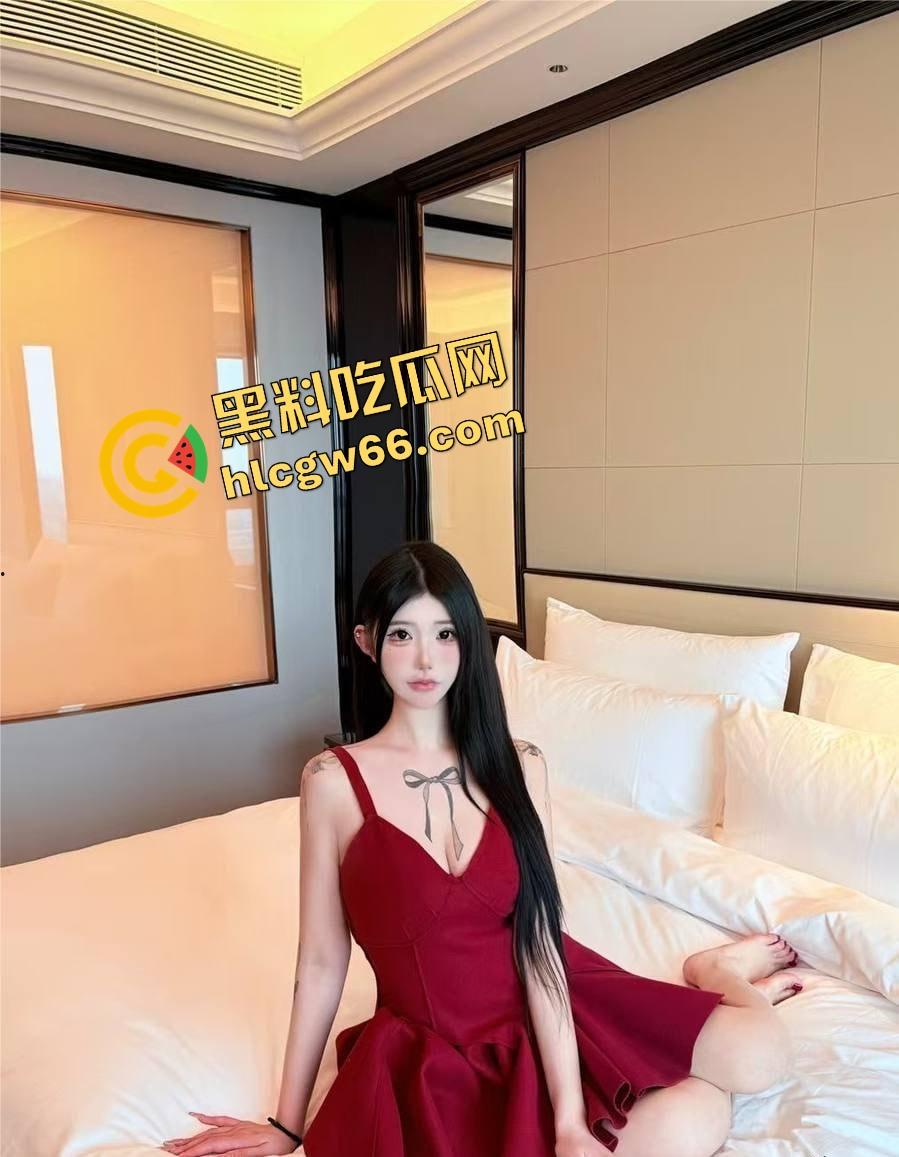 抖音【蔡小葵】大尺度视频全裸扭奶、侧卧骚动比女优还会摆,私发男友却流出全网爆操级片段!-5